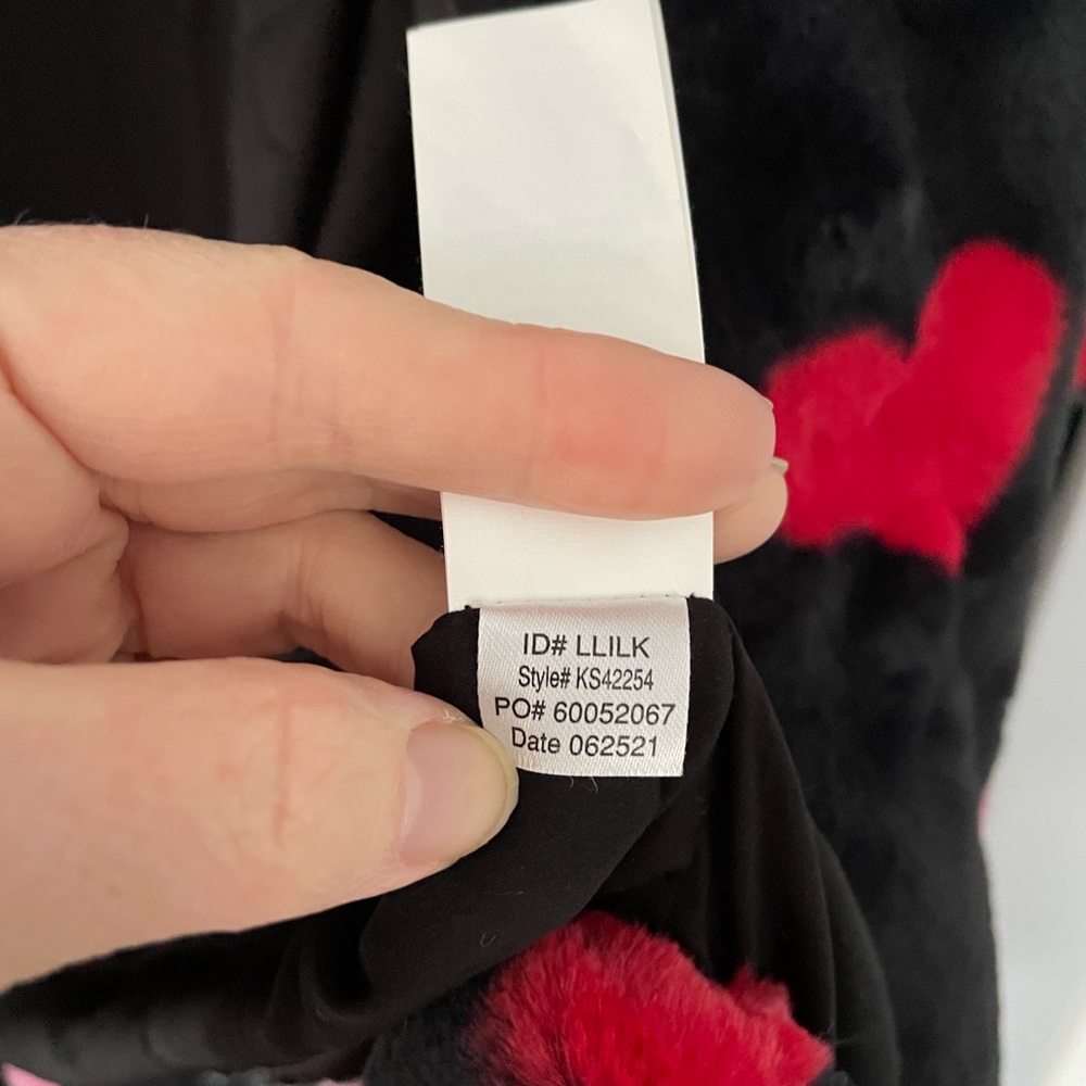 Kate Spade Medium plush robe black with red & pink hearts & pockets! Valentine’s - Picture 15 of 17